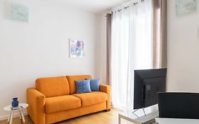 Joivy Sunny 1-Bed Flat With Balcony
